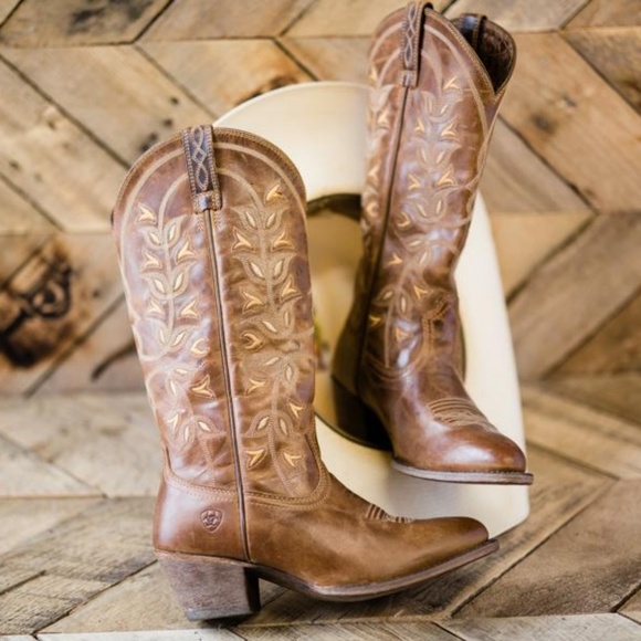 ariat desert holly